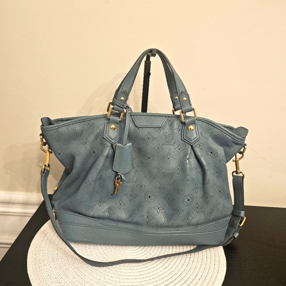 Louis Vuitton Mahina Cirrus PM Tote in Blue – Strap, Lock & Key, Dustbag, COA - Picture 4 of 16